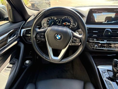 Used 2019 BMW 530e w/ Convenience Package image 7