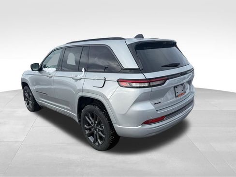 New 2026 Jeep Grand Cherokee Laredo image 3