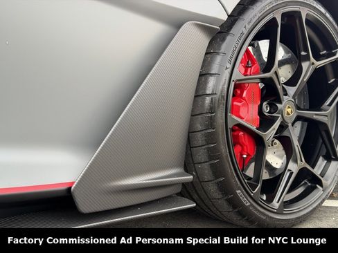 Used 2024 Lamborghini Revuelto image 17