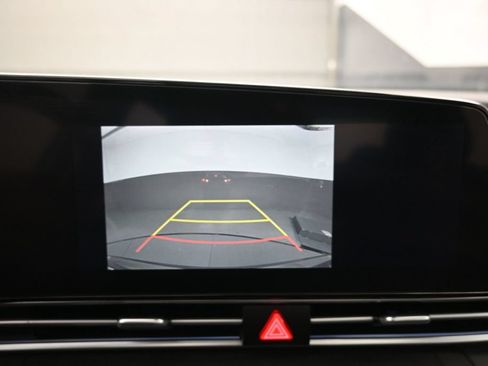 Used 2025 Hyundai Elantra SEL FWD image 9