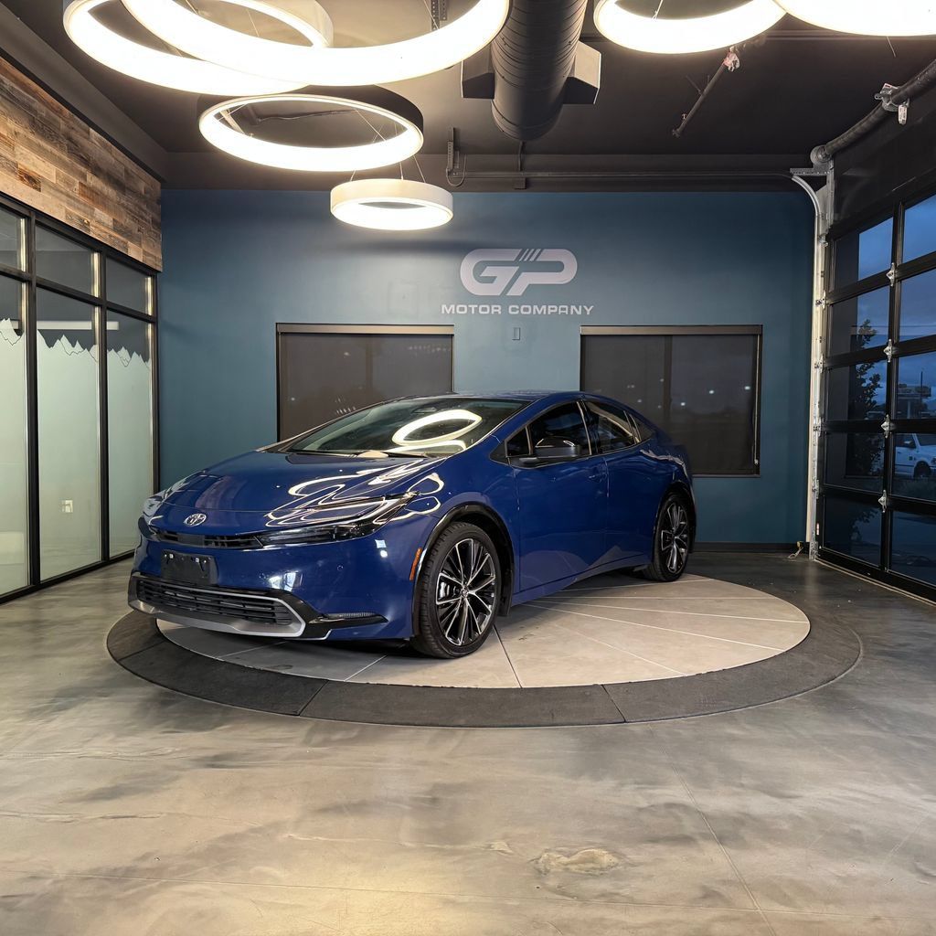 Used 2024 Toyota Prius XLE FWD image 7