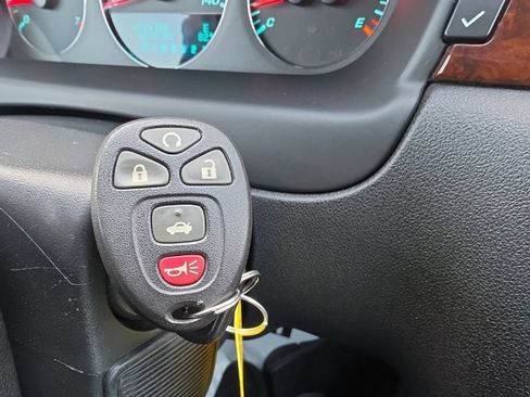 Used 2011 Chevrolet Impala LT w/ Luxury Edition Package FWD image 11