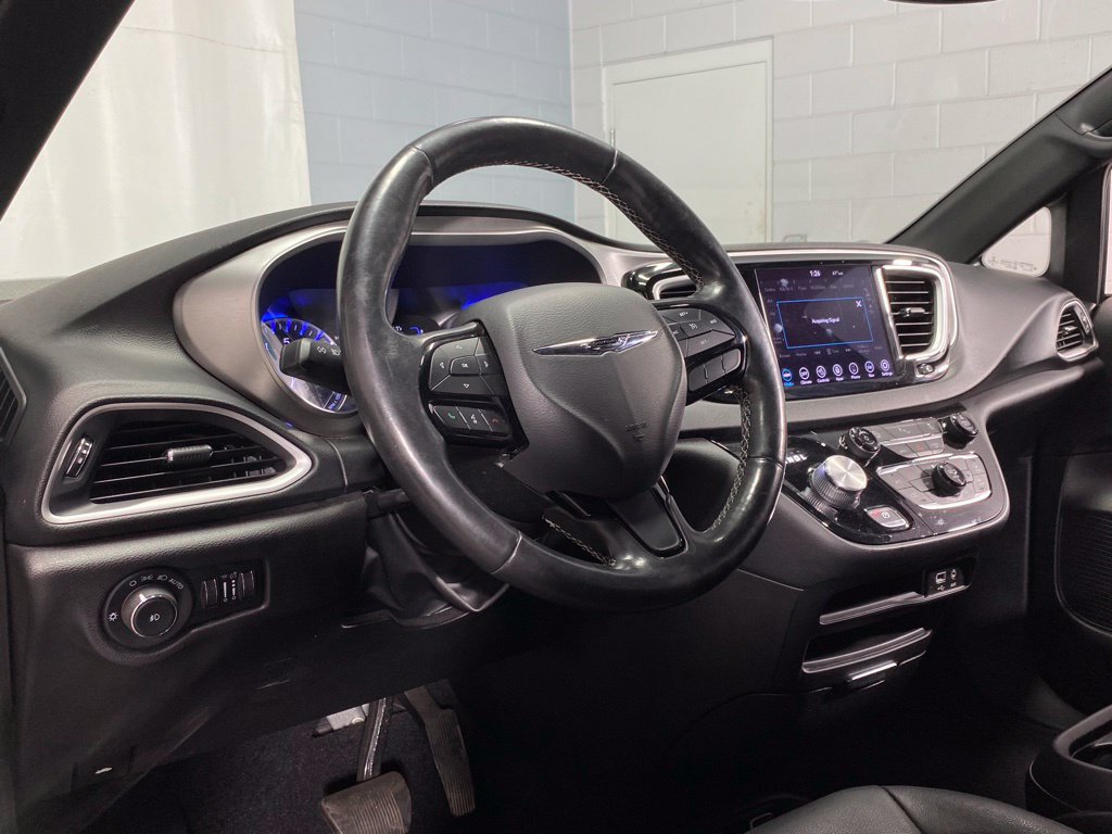 Used 2020 Chrysler Pacifica Touring-L AWD/4WD image 18