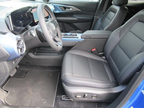 New 2025 Chevrolet Equinox EV LT w/ Convenience Package image 16