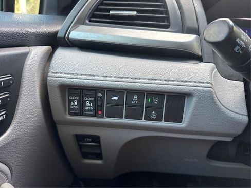 Used 2018 Honda Odyssey EX-L image 19