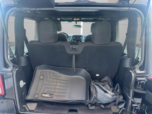 Used 2018 Jeep Wrangler Sport w/ Connectivity Group AWD/4WD image 11