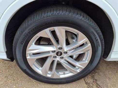 Used 2022 Audi Q7 Premium Plus image 9