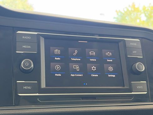 Certified 2023 Volkswagen Jetta SE FWD image 18