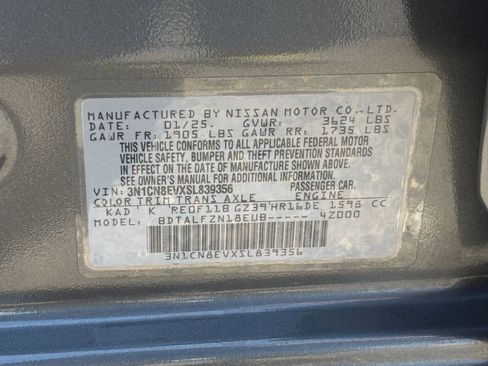 Used 2025 Nissan Versa SV FWD image 27