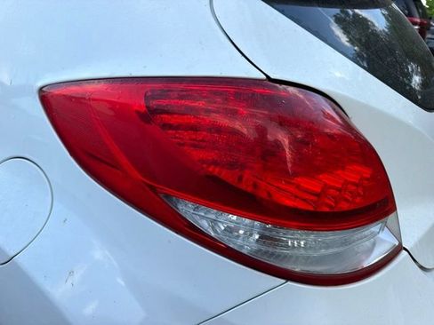 Used 2016 Hyundai Veloster Turbo FWD image 7