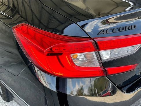 Used 2018 Honda Accord EX image 20