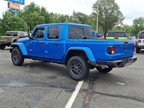 New 2025 Jeep Gladiator Sport image 3
