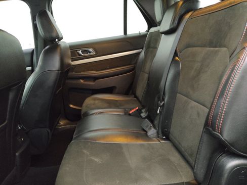 Used 2018 Ford Explorer XLT w/ Equipment Group 202A image 18