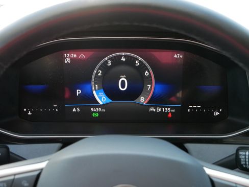 Certified 2025 Volkswagen Jetta SE w/ Sunroof Package image 21