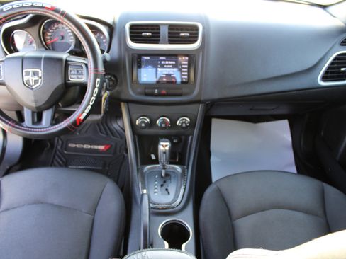 Used 2013 Dodge Avenger SE image 10