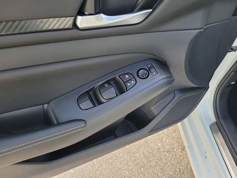 Used 2025 Nissan Altima 2.5 SV w/ SV Special Edition Package image 17