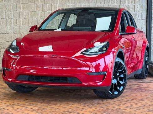 Used 2023 Tesla Model Y Long Range AWD/4WD image 2