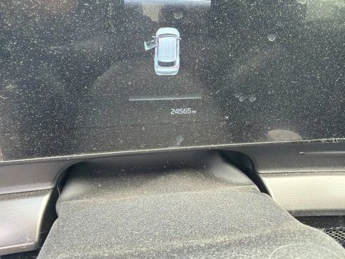 Used 2024 Kia Sportage EX FWD image 2