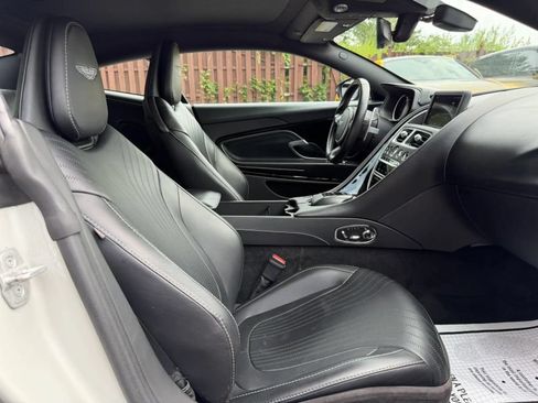 Used 2017 Aston Martin DB11 V12 RWD image 21
