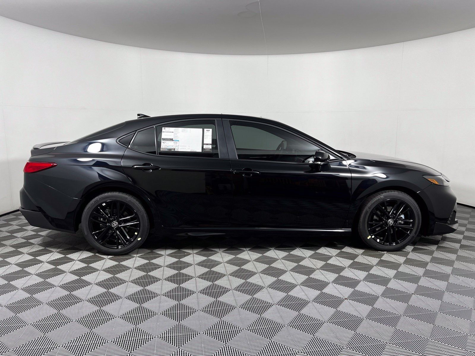 Used 2025 Toyota Camry SE FWD image 5