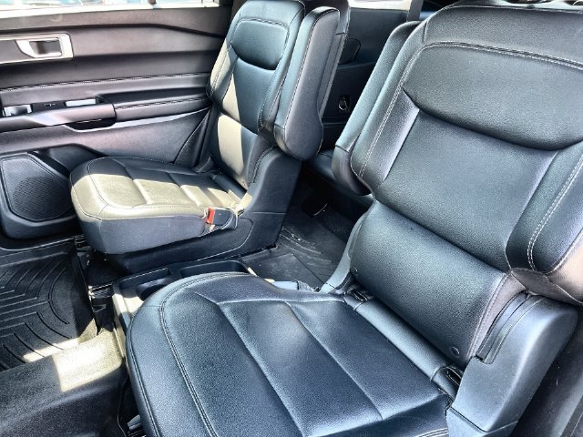 Used 2020 Ford Explorer XLT w/ Equipment Group 202A AWD/4WD image 31