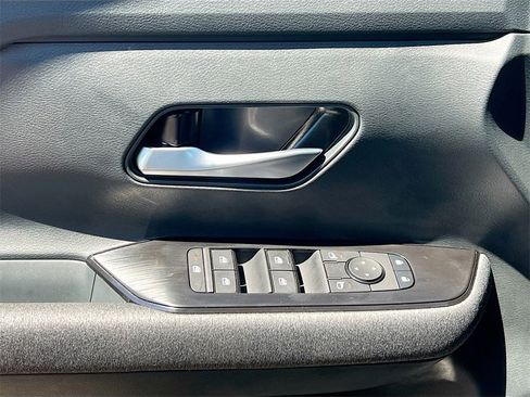 New 2025 Nissan Kicks SV image 17