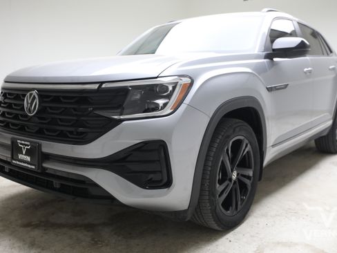 Used 2026 Volkswagen Atlas Cross Sport SEL R-Line AWD/4WD image 1