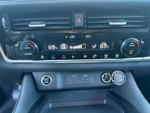 Used 2023 Nissan Rogue SL w/ SL Premium Package FWD image 20