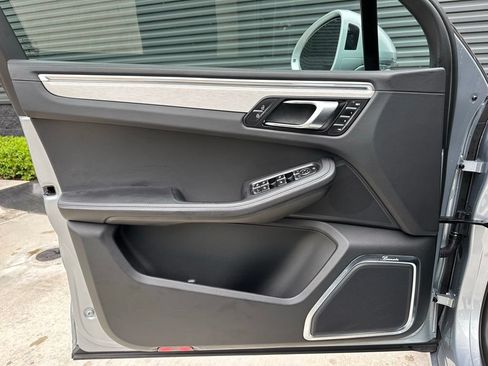 Certified 2025 Porsche Macan GTS AWD/4WD image 17