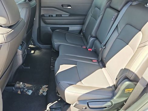 New 2026 Nissan Pathfinder SL FWD image 7