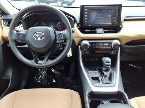 Used 2020 Toyota RAV4 LE image 13