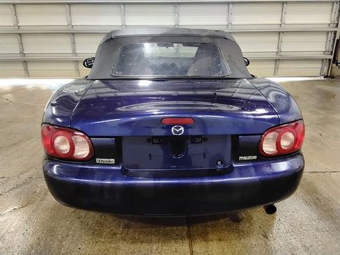 Used 2003 MAZDA MX-5 Miata RWD image 8