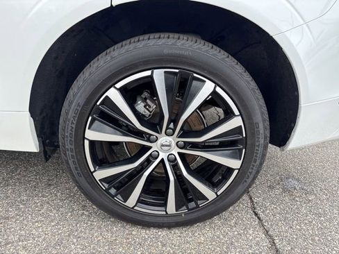 Used 2025 Volvo XC60 B5 Plus image 10