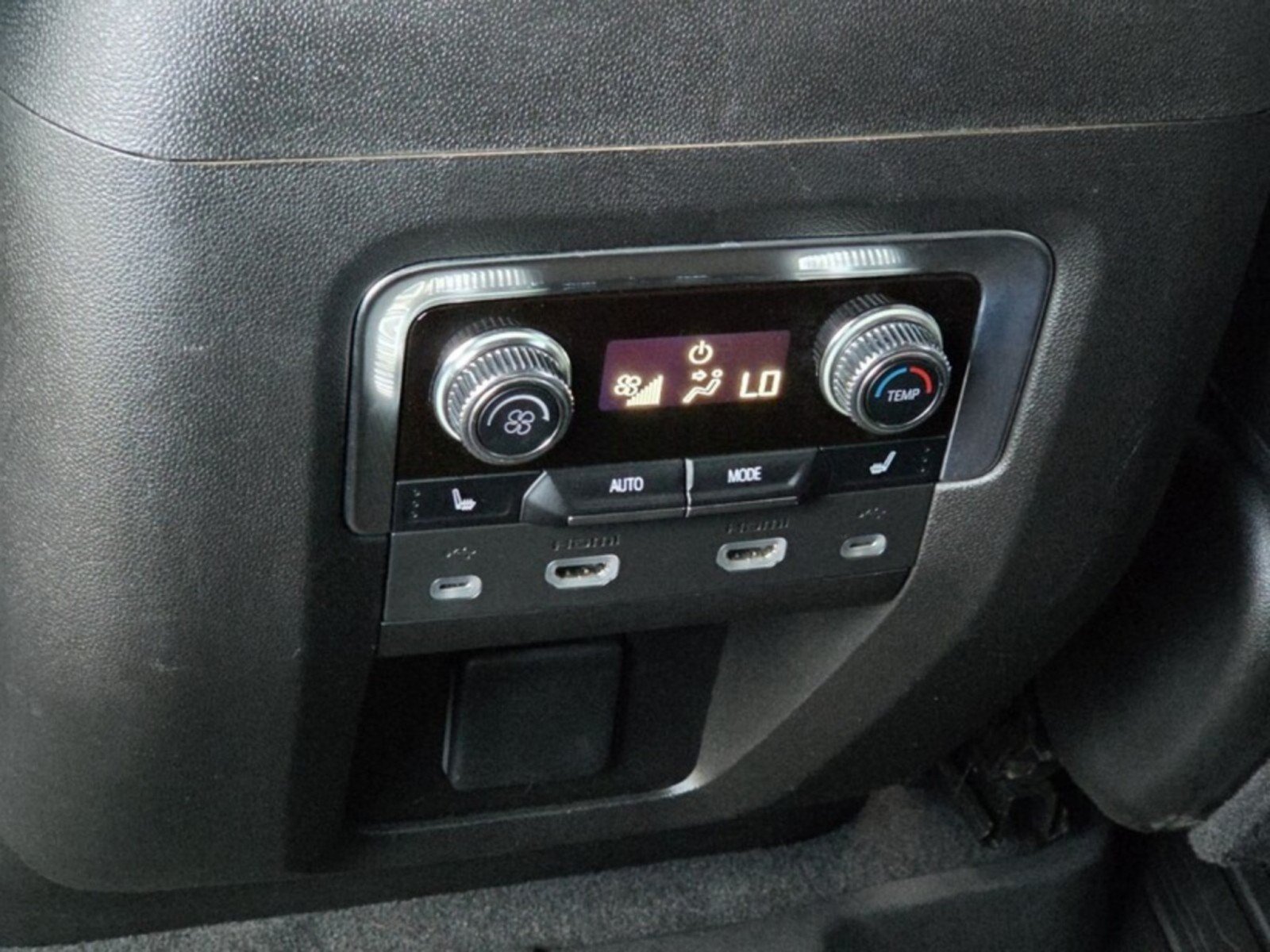 Used 2021 GMC Yukon AT4 w/ AT4 Premium Plus Package AWD/4WD image 17
