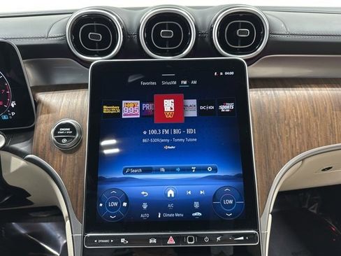 Used 2025 Mercedes-Benz GLC 300 4MATIC image 19