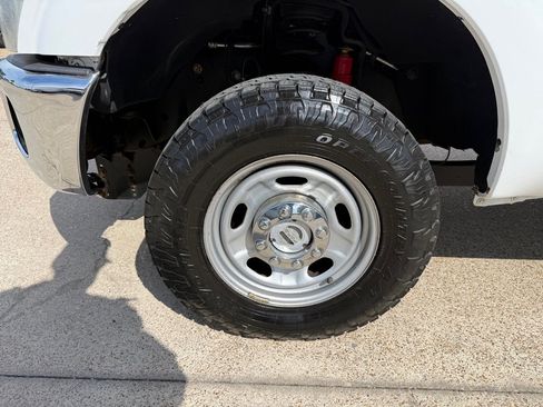 Used 2016 Ford F250 XLT w/ FX4 Off-Road Package AWD/4WD image 13