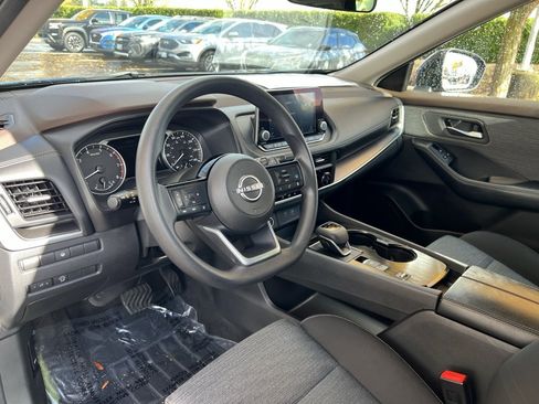 Used 2023 Nissan Rogue SV image 14