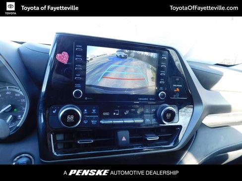 Used 2022 Toyota Highlander XLE image 11