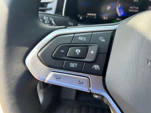 Used 2025 Volkswagen Jetta SE w/ Sunroof Package image 14