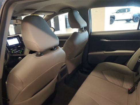 Used 2023 Toyota Camry SE image 11