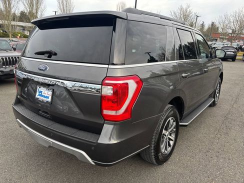 Used 2021 Ford Expedition XLT image 5