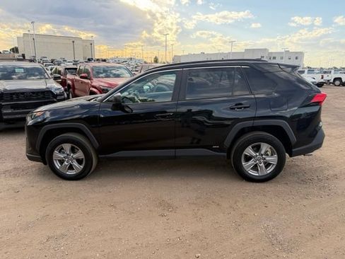 Used 2022 Toyota RAV4 LE AWD/4WD image 2