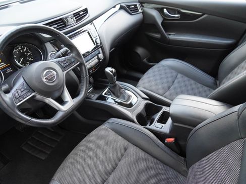 Used 2021 Nissan Rogue Sport SV w/ Technology Package FWD image 9