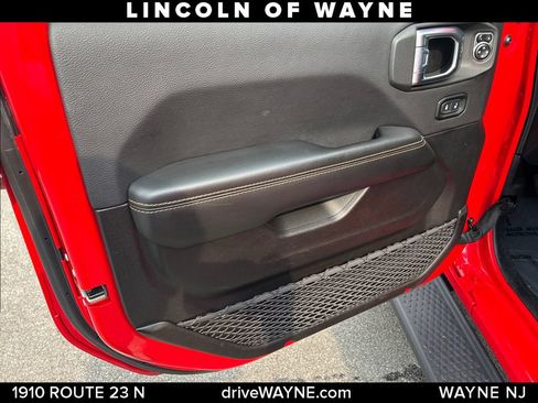 Used 2024 Jeep Wrangler Unlimited Sahara AWD/4WD image 12