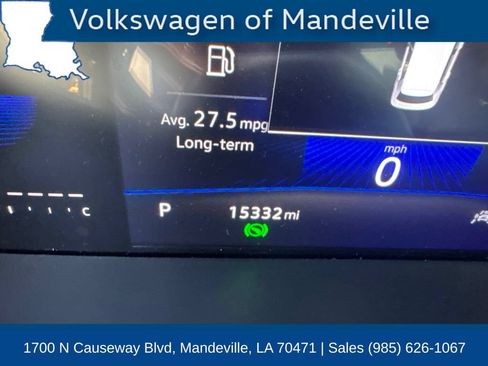 Used 2023 Volkswagen Taos SE w/ Panoramic Sunroof Package FWD image 8