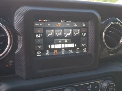 Used 2021 Jeep Wrangler Unlimited Sahara AWD/4WD image 16