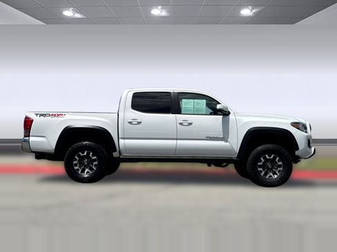 Used 2017 Toyota Tacoma TRD Off-Road w/ Tow Package (A/T) AWD/4WD image 7