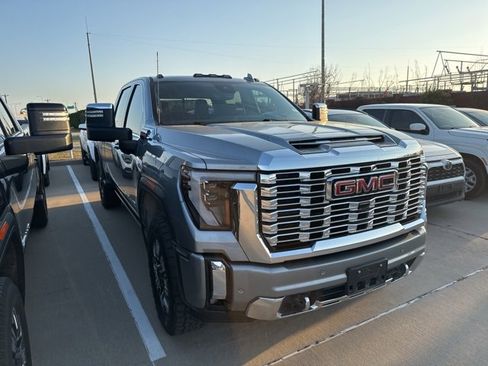 Used 2024 GMC Sierra 2500 Denali w/ Denali Reserve Package image 2