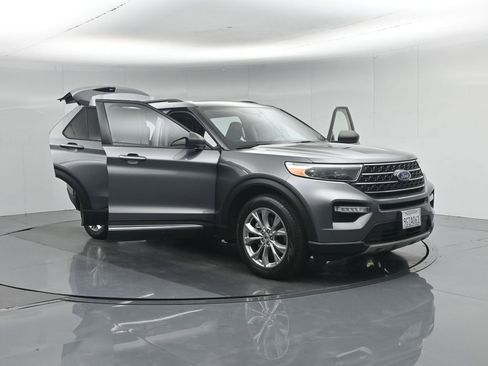 Certified 2023 Ford Explorer XLT w/ Equipment Group 202A RWD image 38