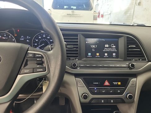 Used 2017 Hyundai Elantra SE FWD image 10